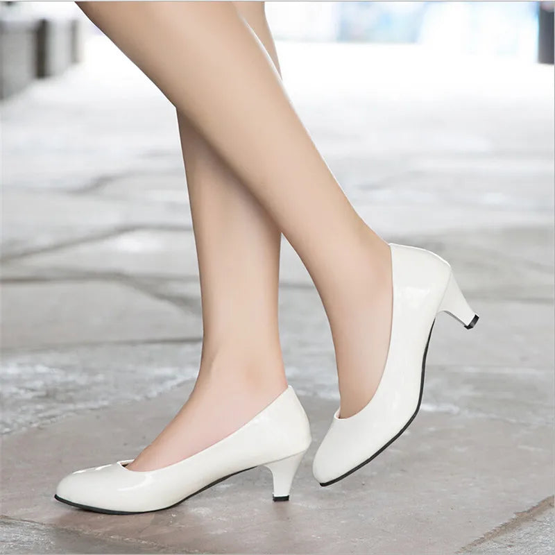 Women's Nude Medium-Heel Pumps – Elegant Closed-Toe Heels for Office & Party