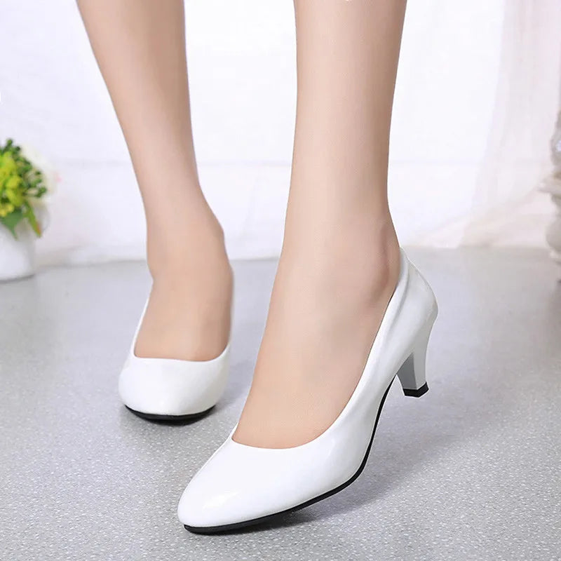 Women's Nude Medium-Heel Pumps – Elegant Closed-Toe Heels for Office & Party