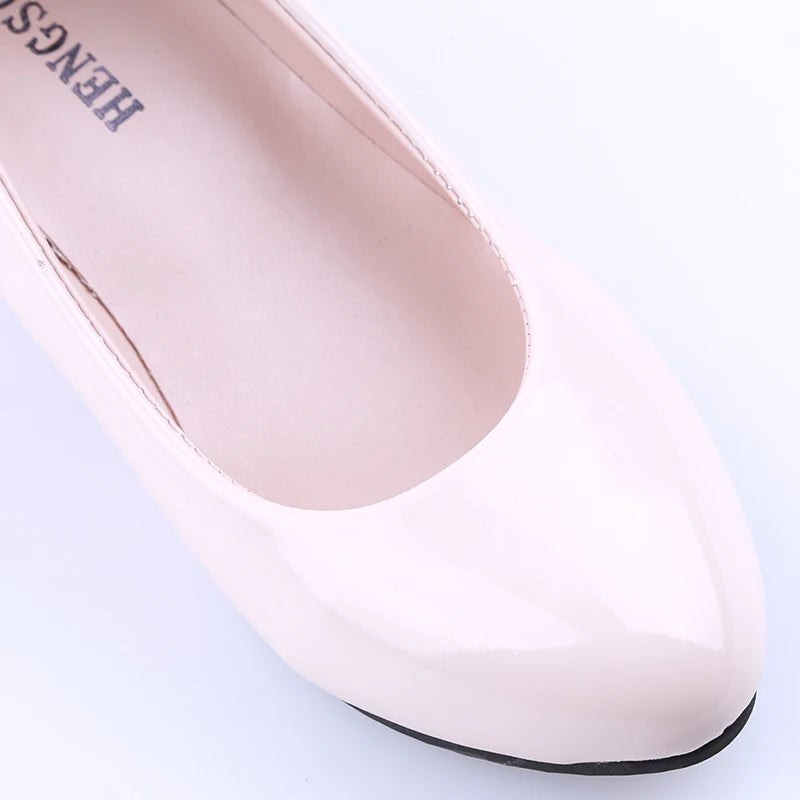 Women's Nude Medium-Heel Pumps – Elegant Closed-Toe Heels for Office & Party