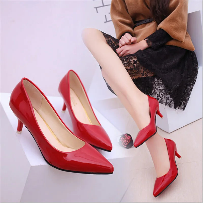 Women's Nude Medium-Heel Pumps – Elegant Closed-Toe Heels for Office & Party